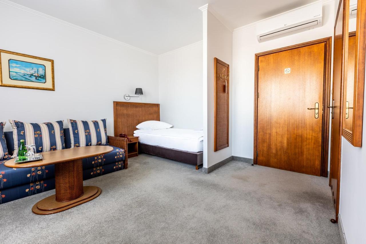 קילצה Hotel Pod Zlota Roza מראה חיצוני תמונה